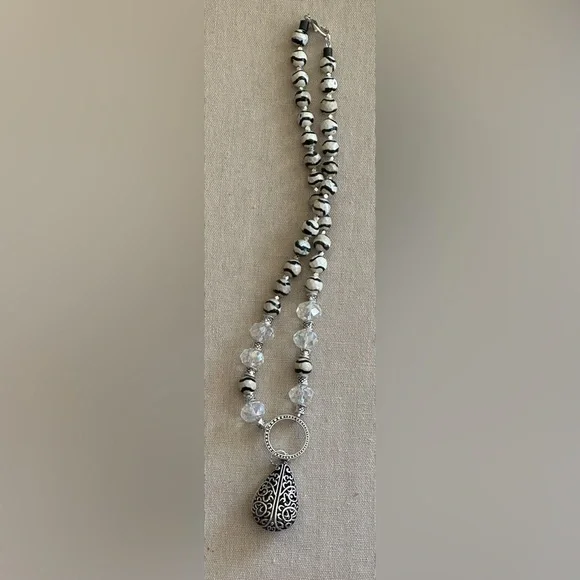 22-1/2 inch Wavy Tibetan Agate Faceted bead necklace NWOT - Picture 8 of 15